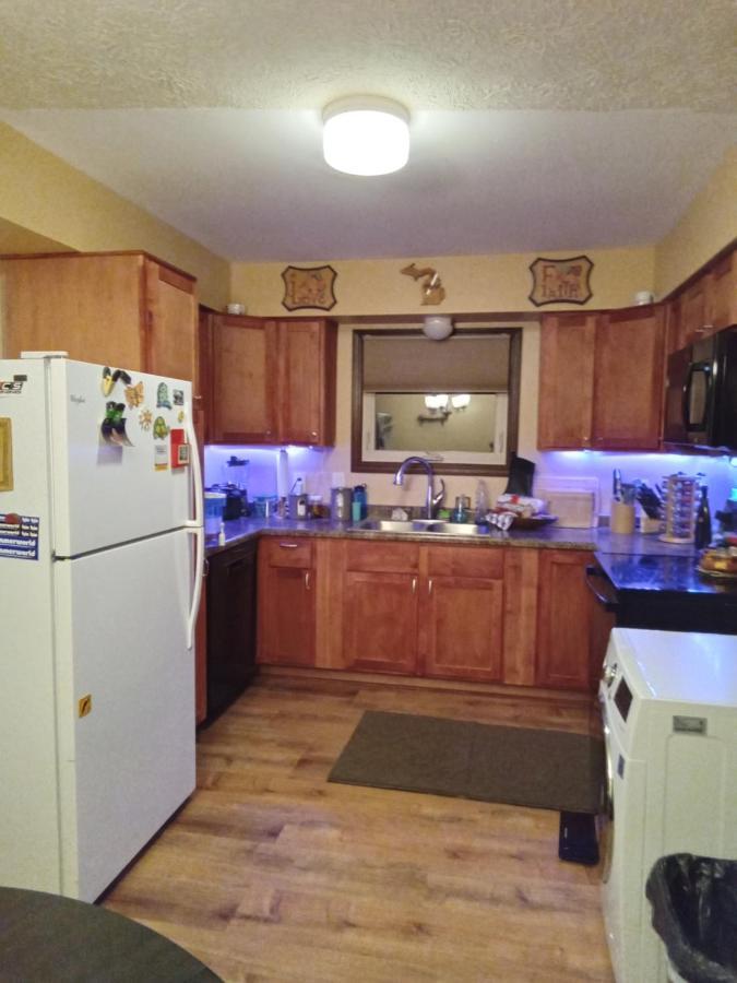 Outdoor Hot Tub And Cozy King Bed Apartman Lansing Kültér fotó